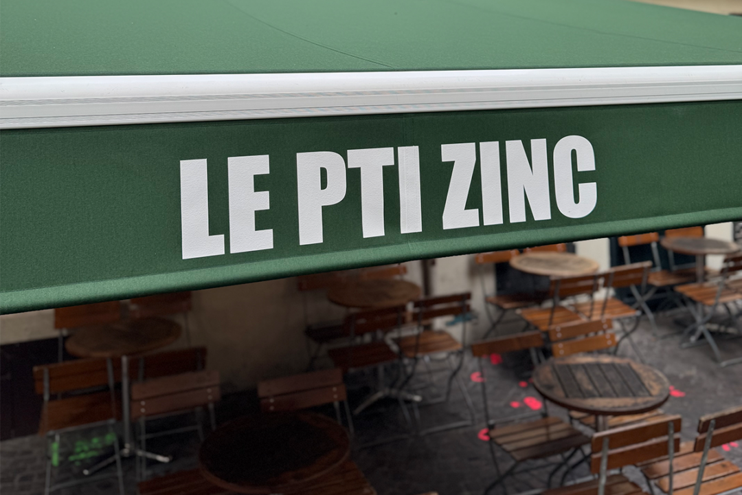 Ré-entoilage du store du bar Le Pti Zinc à Nantes (44) par ESPACIO